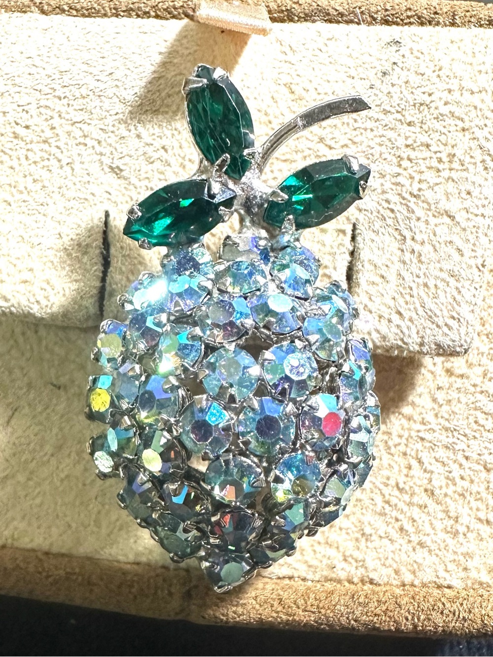 Vtg: Warner Blue AB Strawberry Accent Brooch